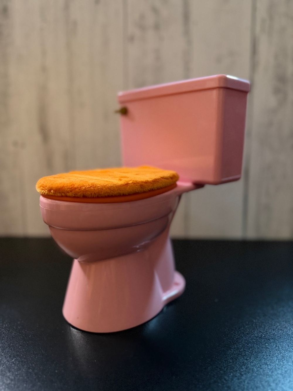 American Girl 70’s Julie’s bathroom toilet that  flushes with sound  VGUC